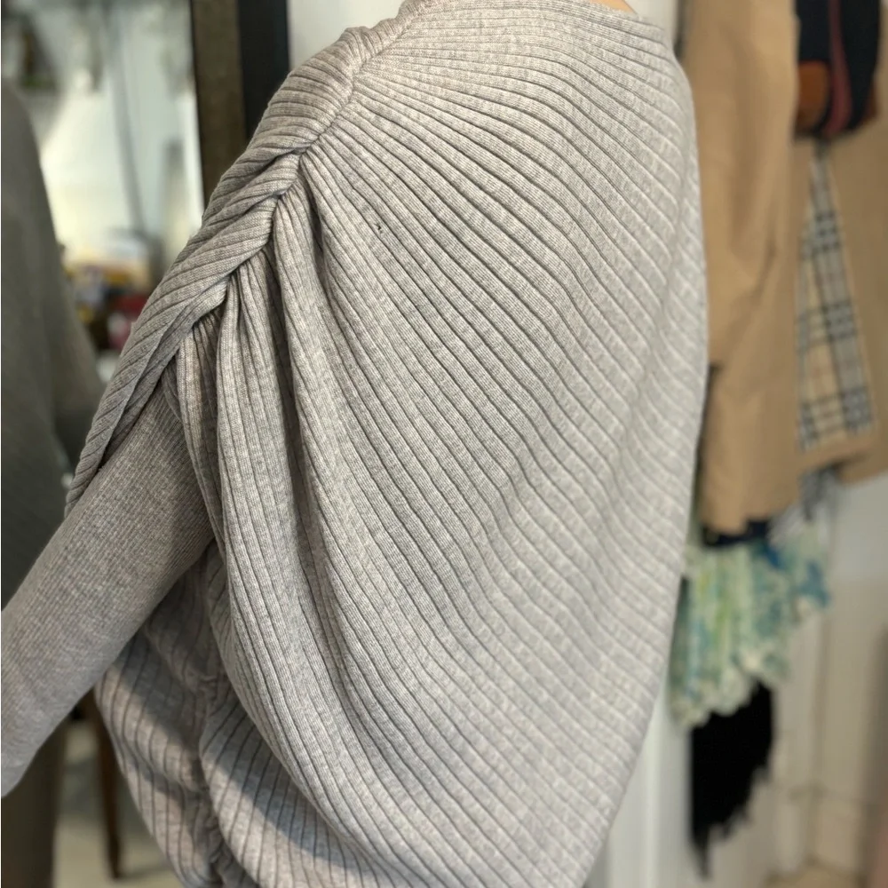 St John Gray Ribbed Asymmetrical Pullover Soft Wool Sweater Size Large - Picture 9 of 13